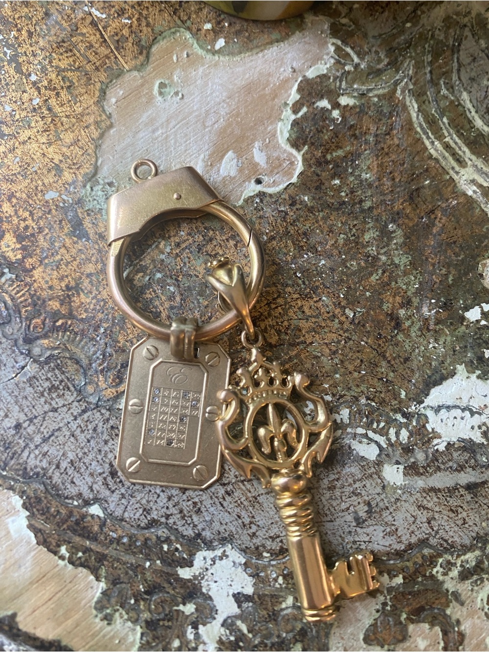 14kt. Marked Carabiner - Classic Circular Design charm holder. Rare Push close